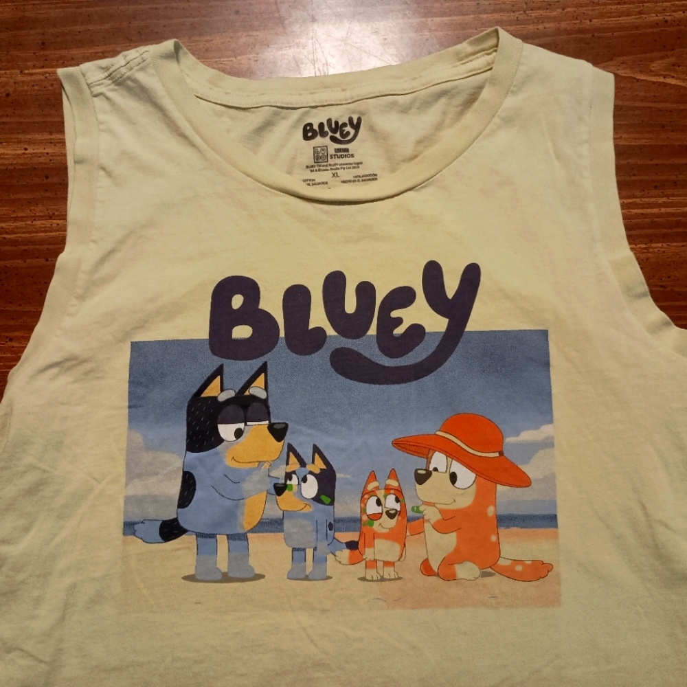 BLUEY TANK TOP - XL // Cute shirt cartoon dogs family beach bbc ludo moms